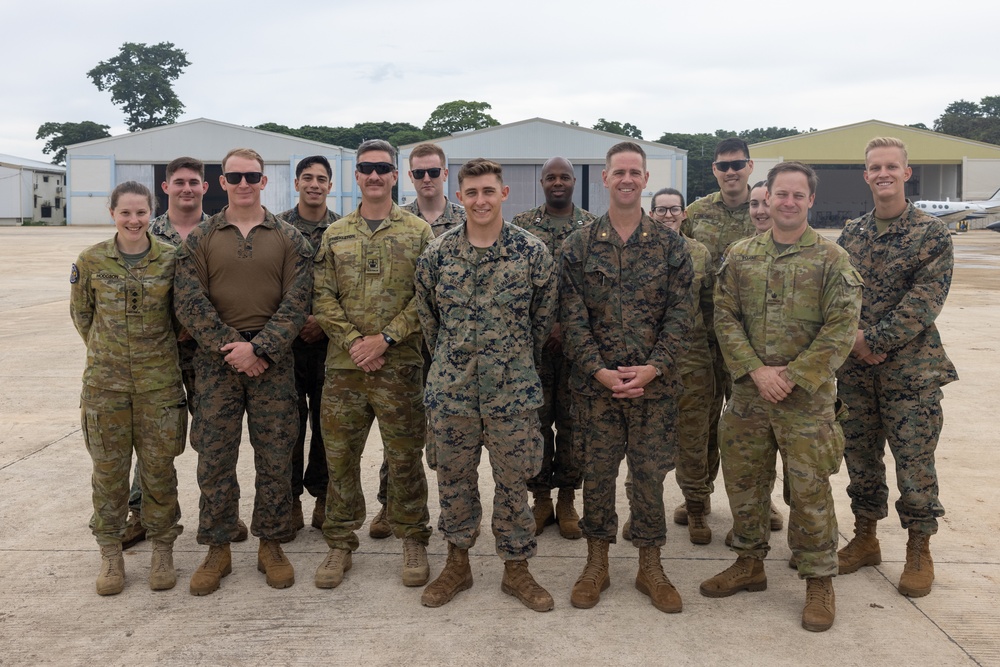 Ex Alon 25: U.S. Marines with MRF-D 25.3 brief Australian Army soldiers