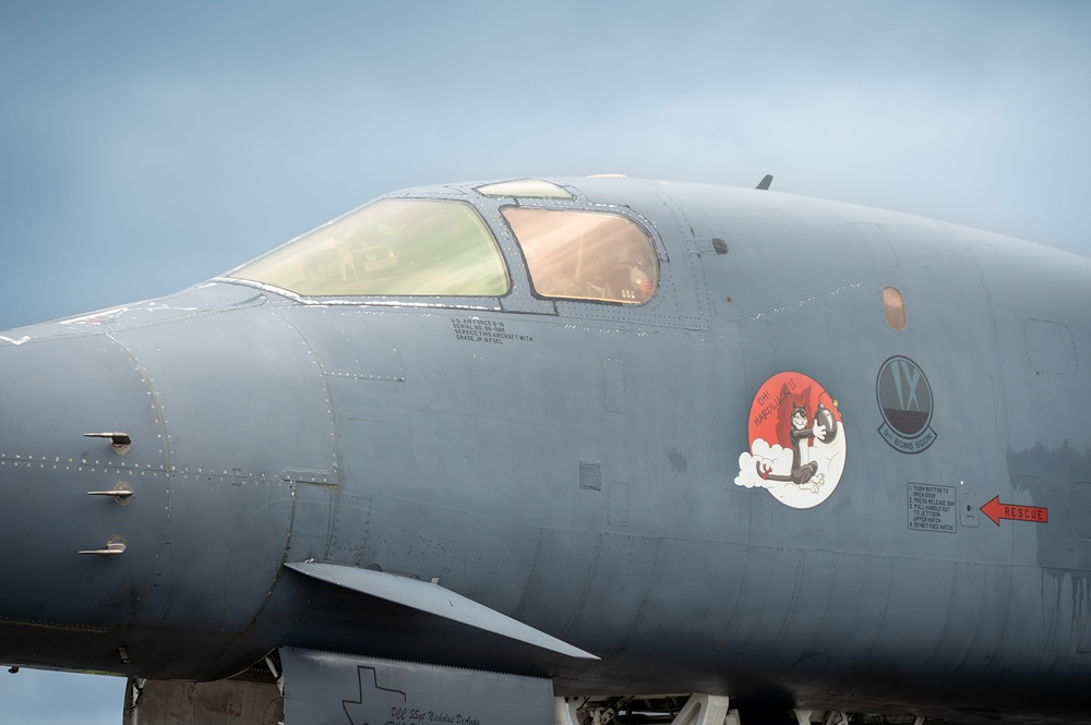 B-1B Lancer Conducts Hot Pit Refuel at Lajes Field