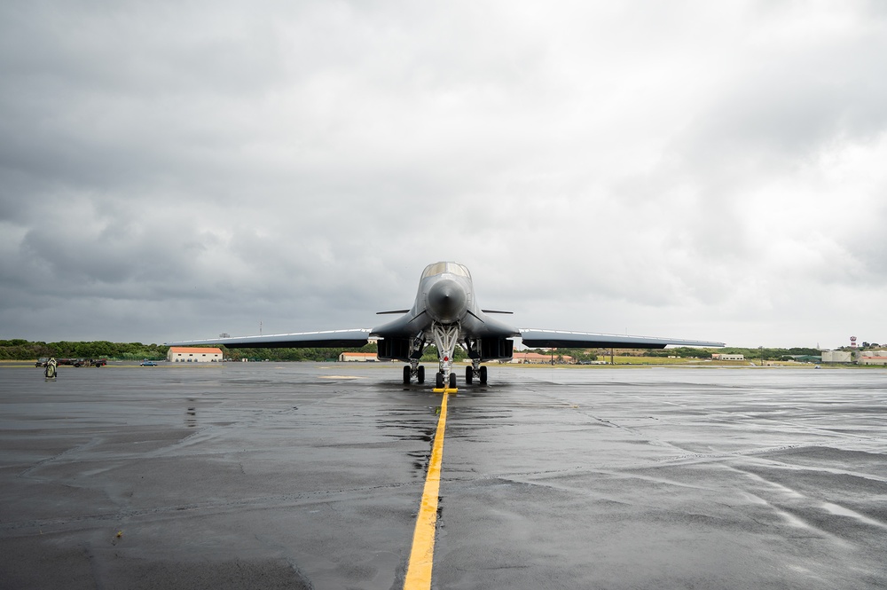 B-1B Lancer Conducts Hot Pit Refuel at Lajes Field