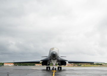 B-1B Lancer Conducts Hot Pit Refuel at Lajes Field