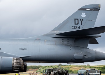 B-1B Lancer Conducts Hot Pit Refuel at Lajes Field