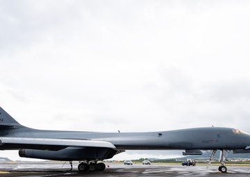 B-1B Lancer Conducts Hot Pit Refuel at Lajes Field