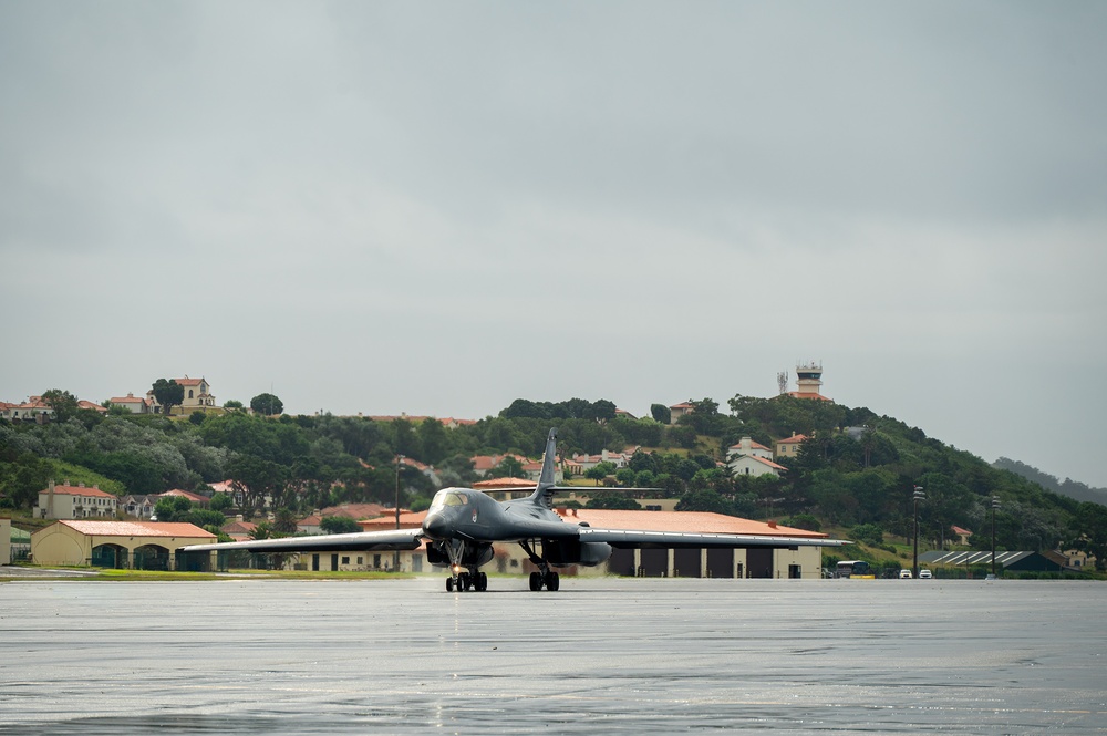 B-1B Lancer Conducts Hot Pit Refuel at Lajes Field