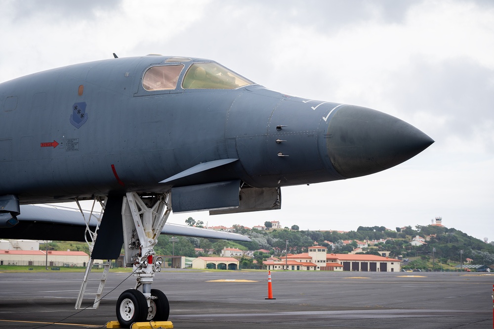 B-1B Lancer Conducts Hot Pit Refuel at Lajes Field