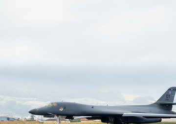 B-1B Lancer Conducts Hot Pit Refuel at Lajes Field