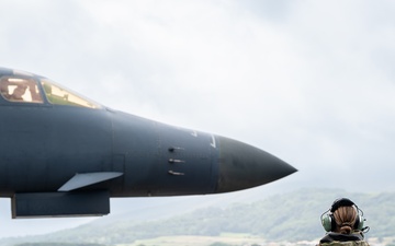 B-1B Lancer Conducts Hot Pit Refuel at Lajes Field