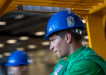 George Washington Conducts Replenishment-at-Sea