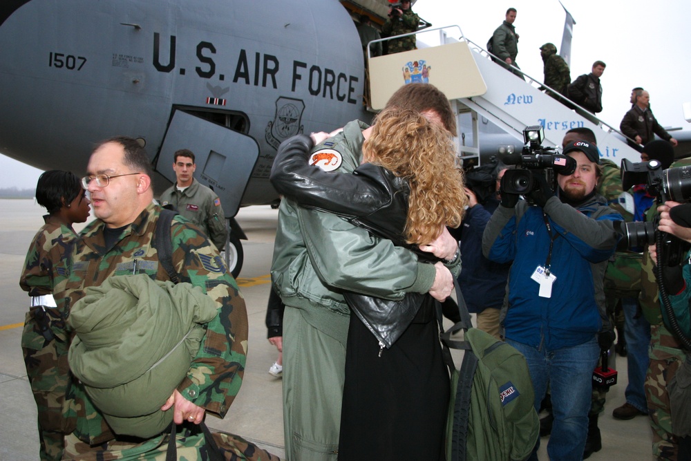 Airmen return from OIF deployment