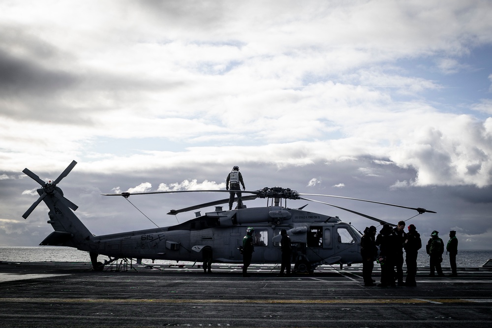 HSC-9 Sailors Perform Preflight Checks