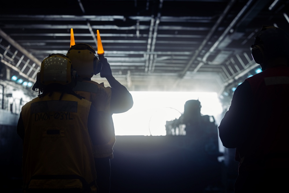 22nd MEU(SOC) | Artillery Ammunition Onload