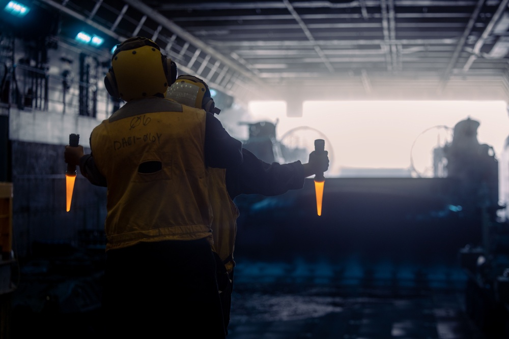 22nd MEU(SOC) | Artillery Ammunition Onload