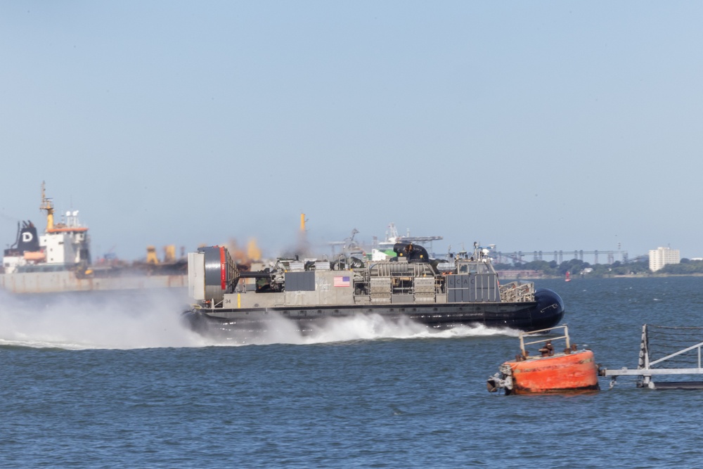 22nd MEU(SOC) | Artillery Ammunition Onload