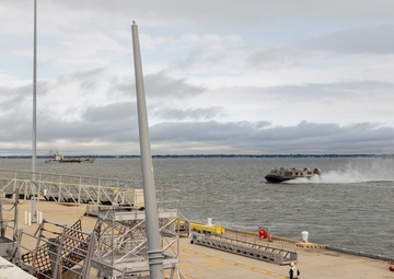 22nd MEU(SOC) | USS San Antonio Loads Equipment onto the USS Fort Lauderdale