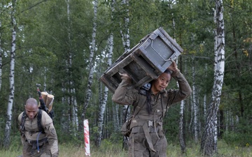 U.S. Army Soldiers of the 297th Regional Support Group compete in Tiger Run