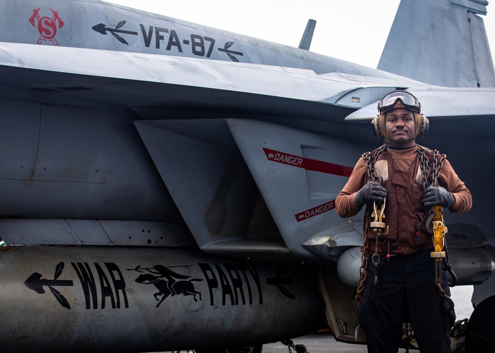 USS Gerald R. Ford (CVN 78) Sailor Chains Aircraft