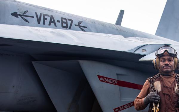 USS Gerald R. Ford (CVN 78) Sailor Chains Aircraft