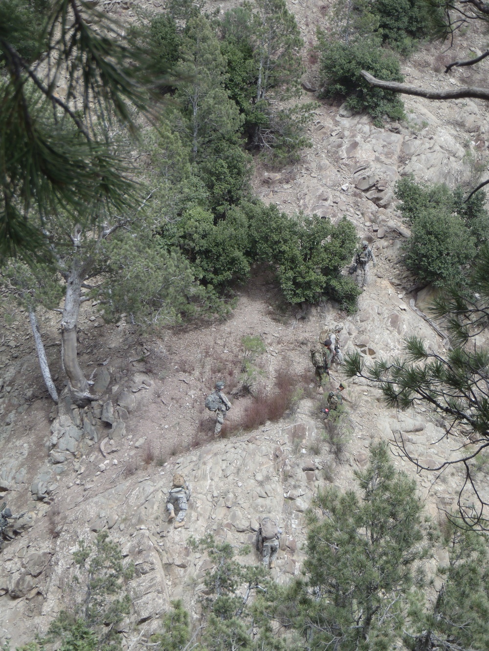 101st Soldiers climbing a cliff side