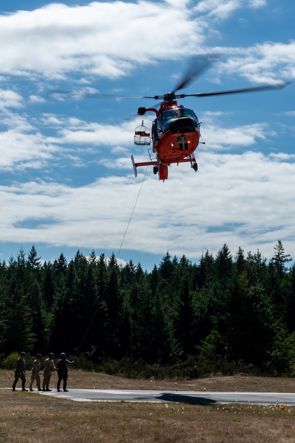 Submarine Sailors and Coast Guardsmen Complete MEDEVAC Training