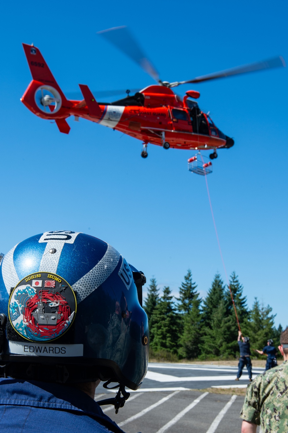Submarine Sailors and Coast Guardsmen Complete MEDEVAC Training