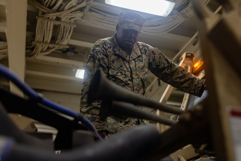 22nd MEU(SOC) | Preventative Maintenance Checks and Services on USS San Antonio