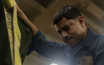22nd MEU(SOC) | Preventative Maintenance Checks and Services on USS San Antonio