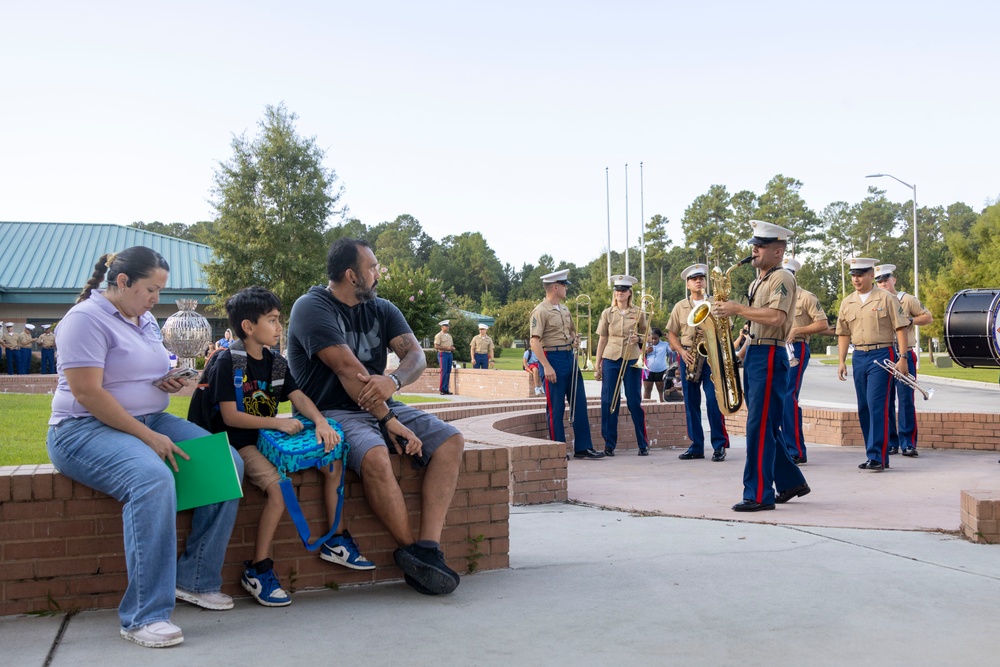 Combat Logistics Battalion 22 and 2nd Marine Aircraft Wing Band welcome Carolina Forest Elementary students back to school