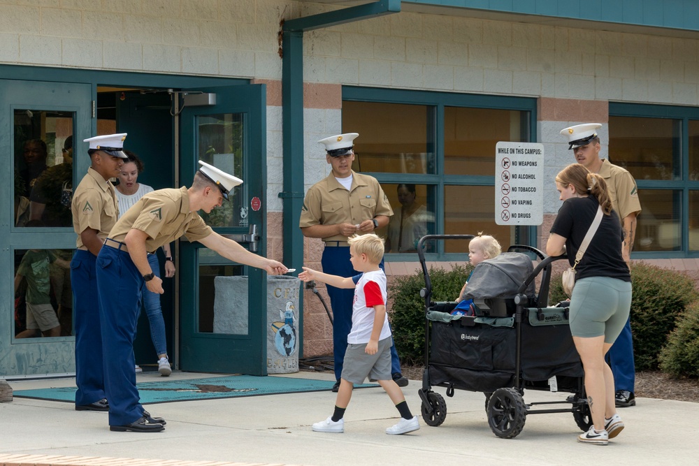 Combat Logistics Battalion 22 and 2nd Marine Aircraft Wing Band welcome Carolina Forest Elementary students back to school
