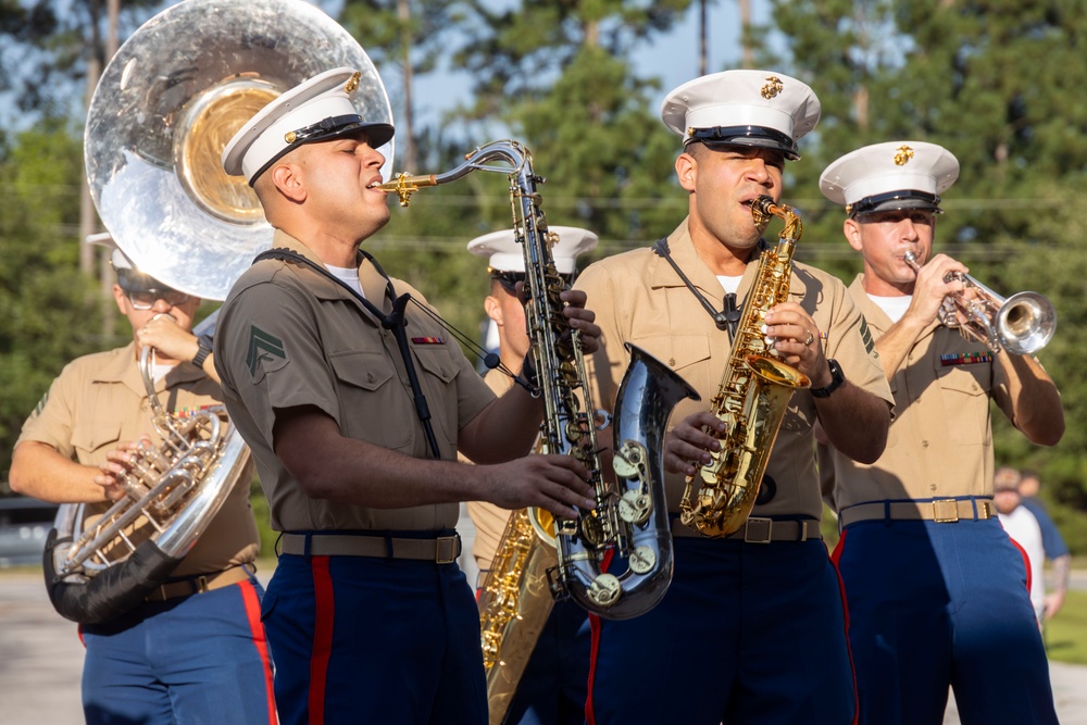 Combat Logistics Battalion 22 and 2nd Marine Aircraft Wing Band welcome Carolina Forest Elementary students back to school