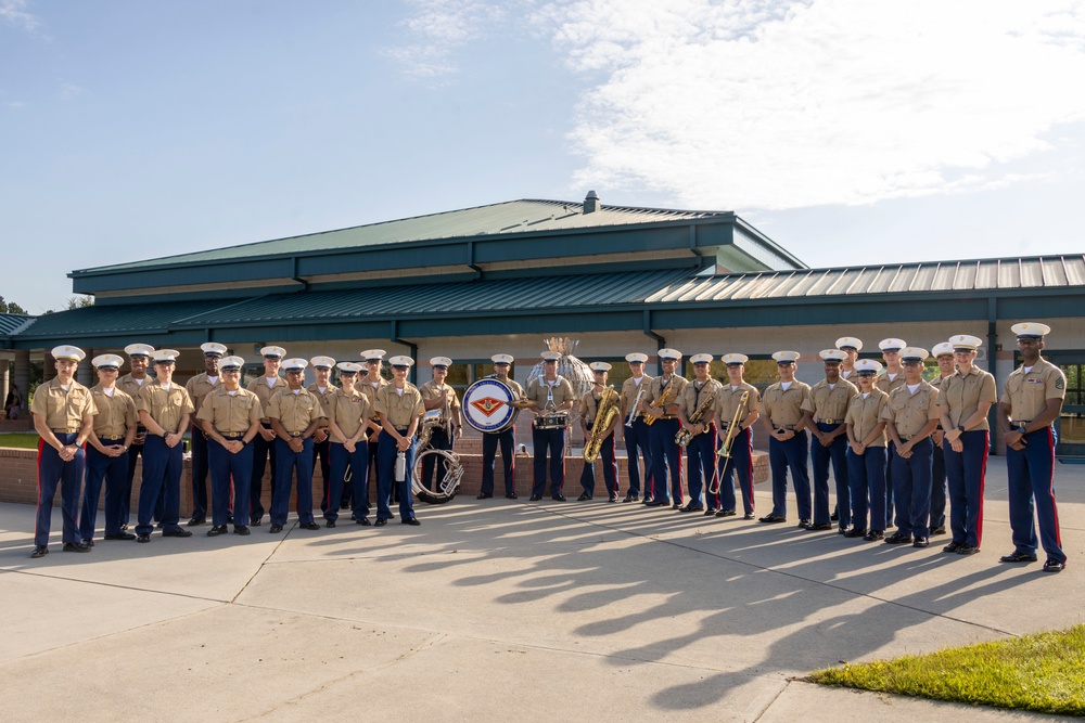 Combat Logistics Battalion 22 and 2nd Marine Aircraft Wing Band welcome Carolina Forest Elementary students back to school