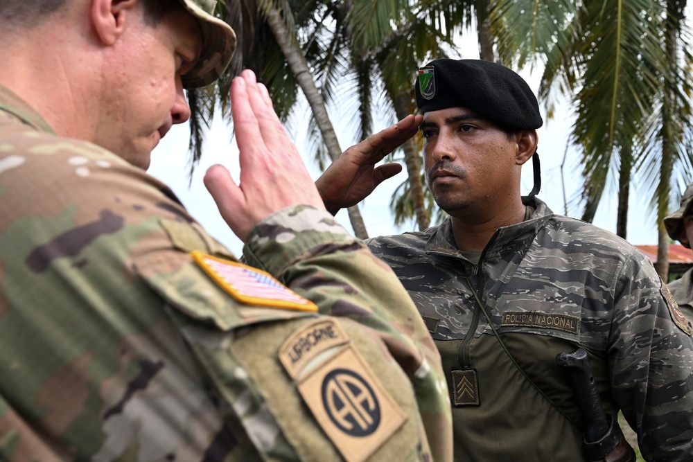 U.S. Marines and Panamanians graduate from combined jungle course U.S. Marines and Panamanians graduate from combined jungle course