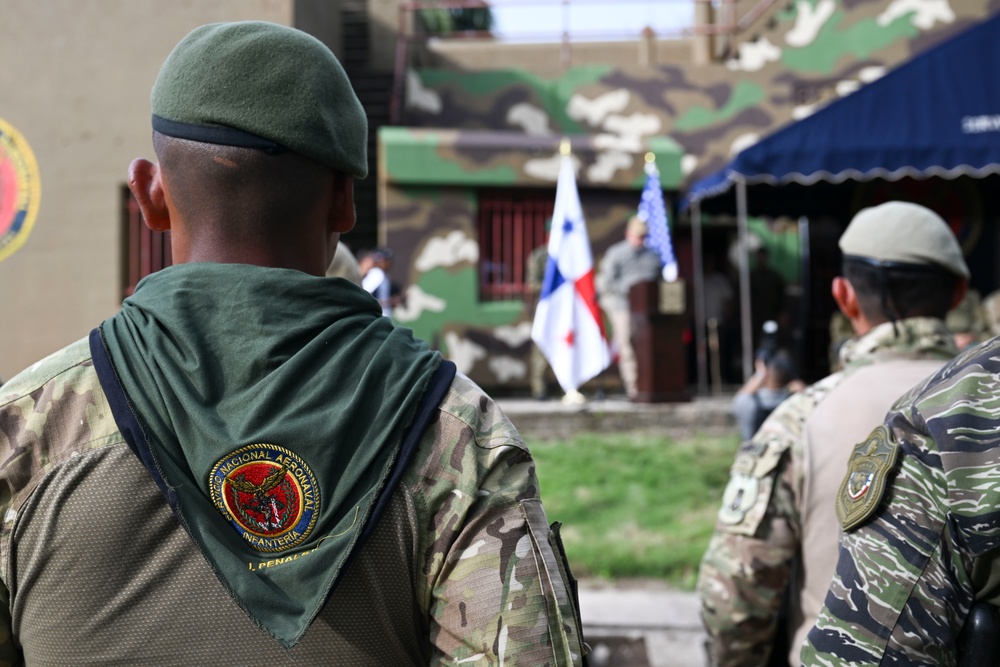 U.S. Marines and Panamanians graduate from combined jungle course U.S. Marines and Panamanians graduate from combined jungle course