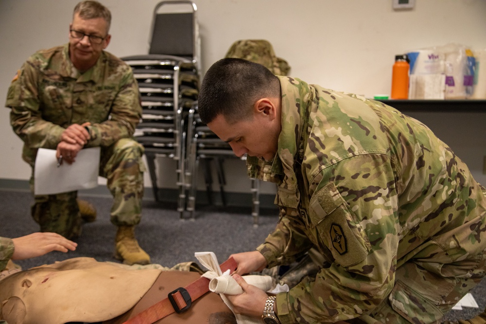 Soldiers Complete Combat Life Saver Course