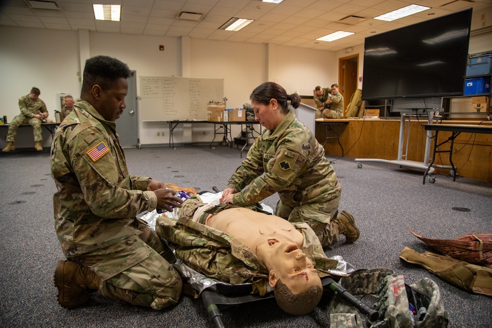 Soldiers Complete Combat Life Saver Course