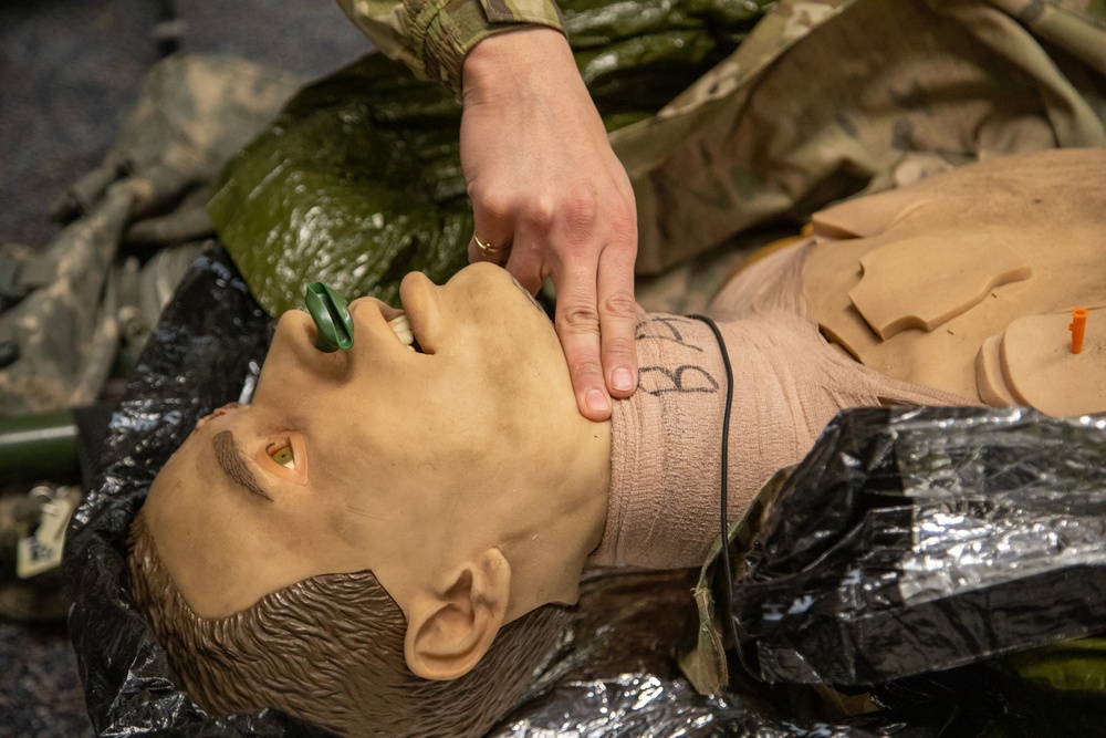 Soldiers Complete Combat Life Saver Course