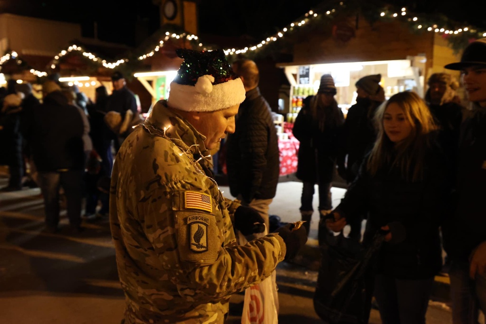 Commander Hands out Candy