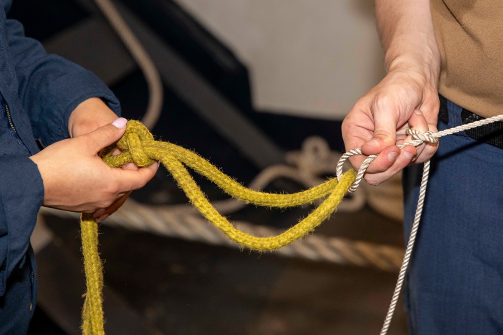 USS Kearsarge Prepares Lines