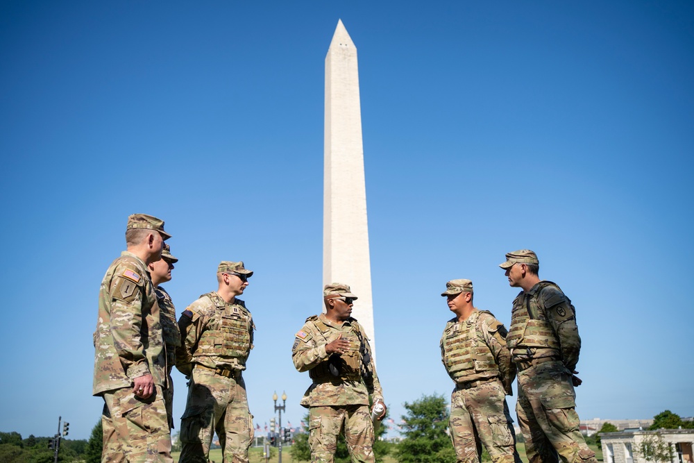 Command Sgt. Maj. Kendrick visits soldiers in D.C.