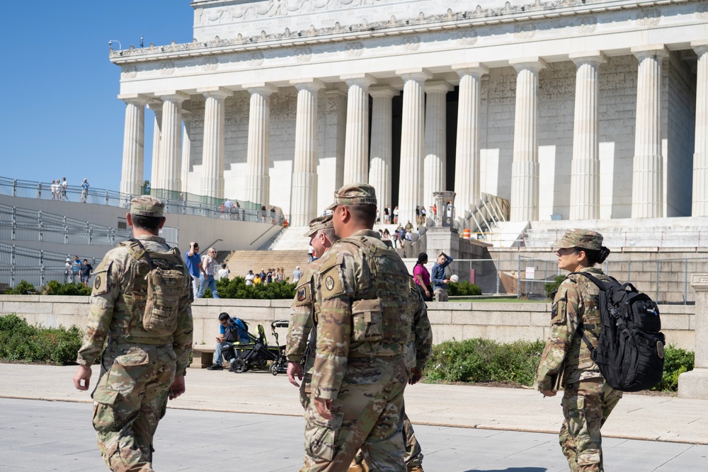 Command Sgt. Maj. Kendrick visits soldiers in D.C.