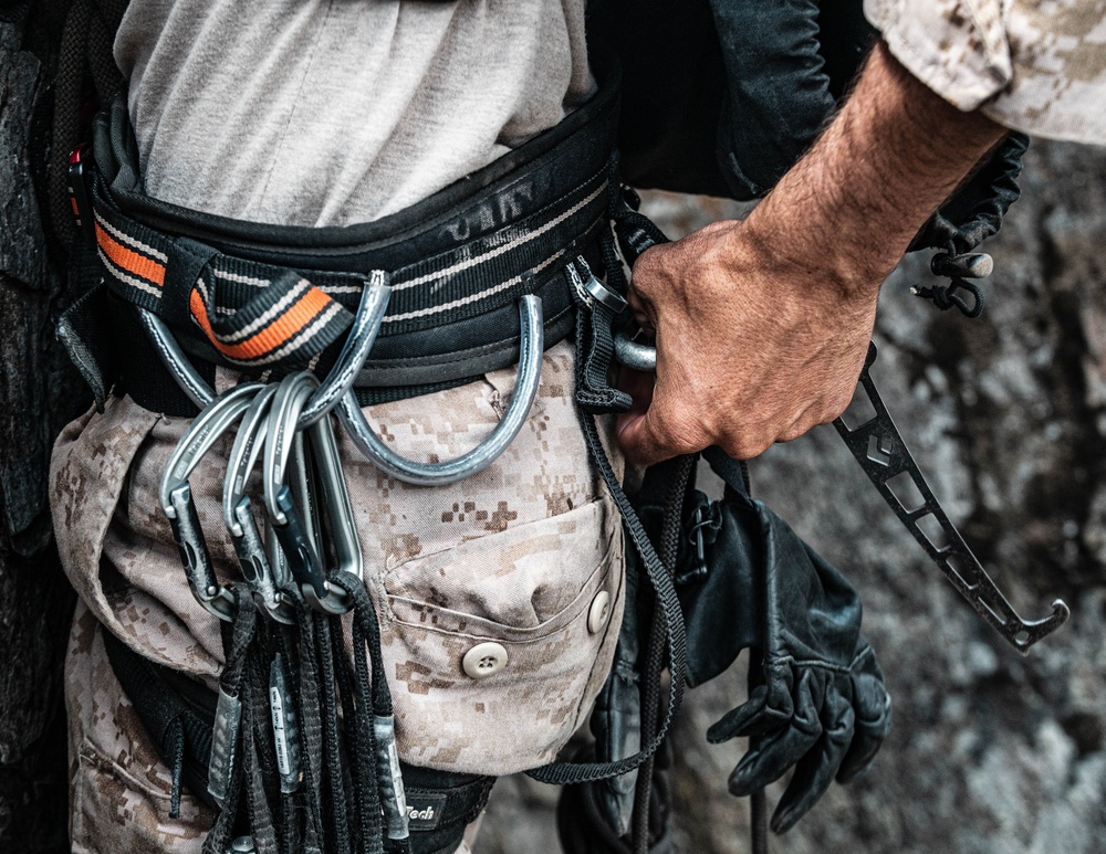 V35 and V11 Marines conduct mock lead climbing during Assault Climbers Course