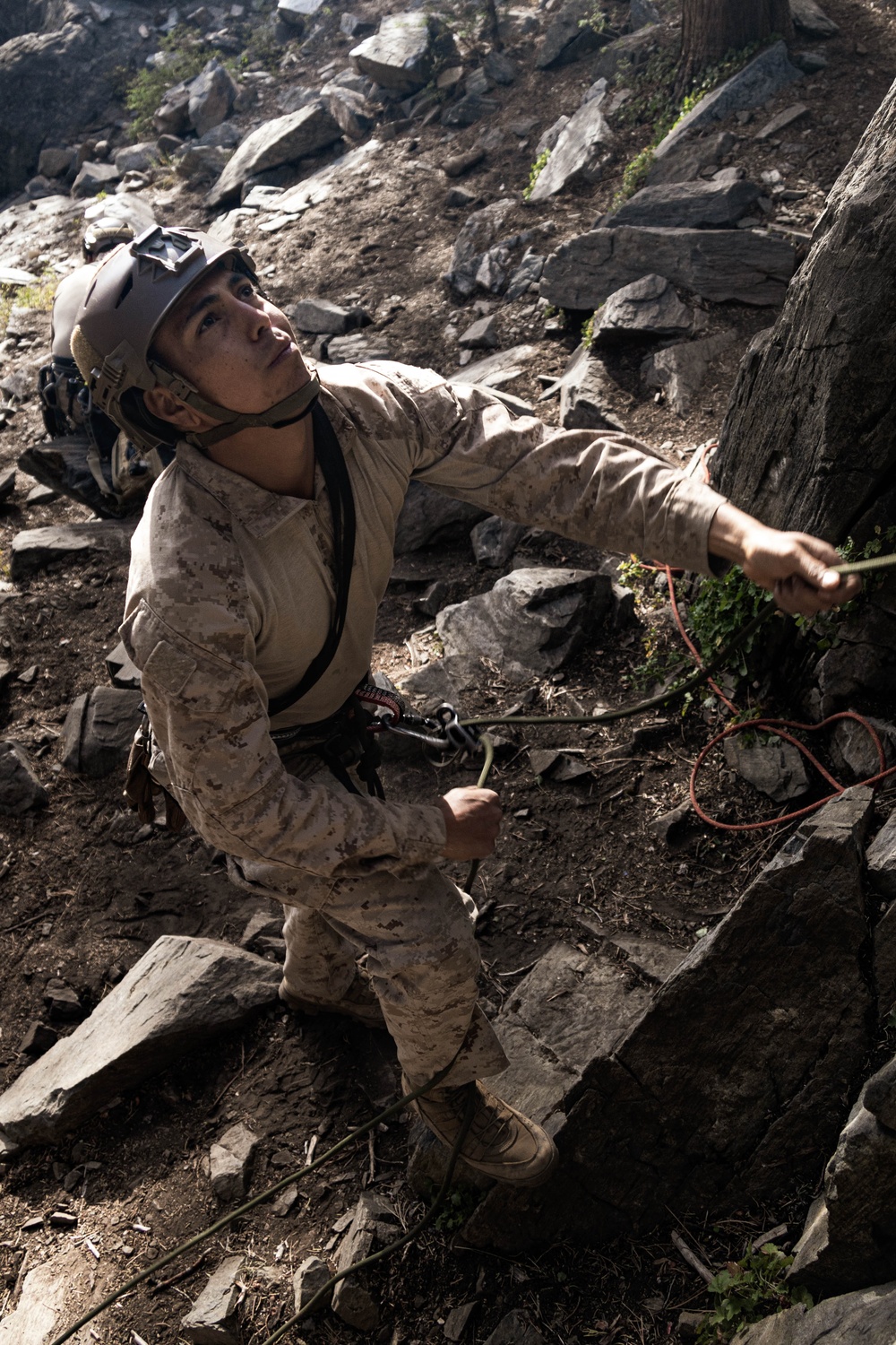 V35 and V11 Marines conduct mock lead climbing during Assault Climbers Course