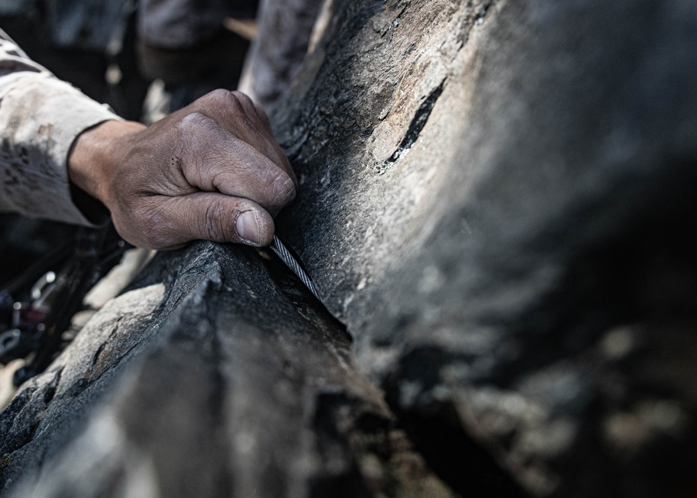 V35 and V11 Marines conduct mock lead climbing during Assault Climbers Course