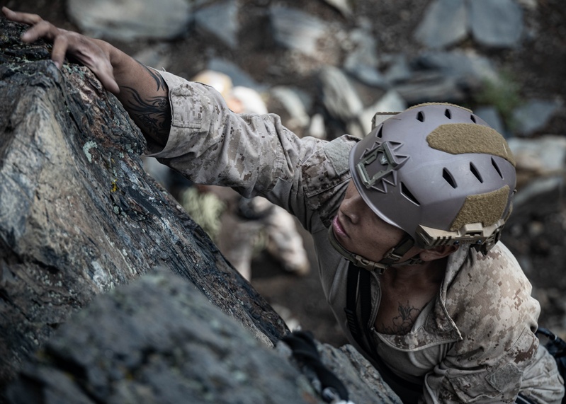 V35 and V11 Marines conduct mock lead climbing during Assault Climbers Course