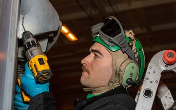 Abraham Lincoln participates in exercise Northern Edge 2025