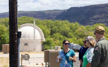 Hawaii MACRO, Governor's Staff visit PMRF