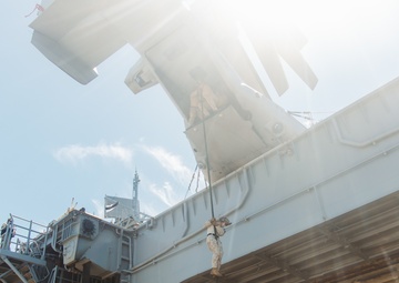 22nd MEU(SOC) | MSPF and BLT 3/6 Conduct Fast Rope Training on USS Iwo Jima