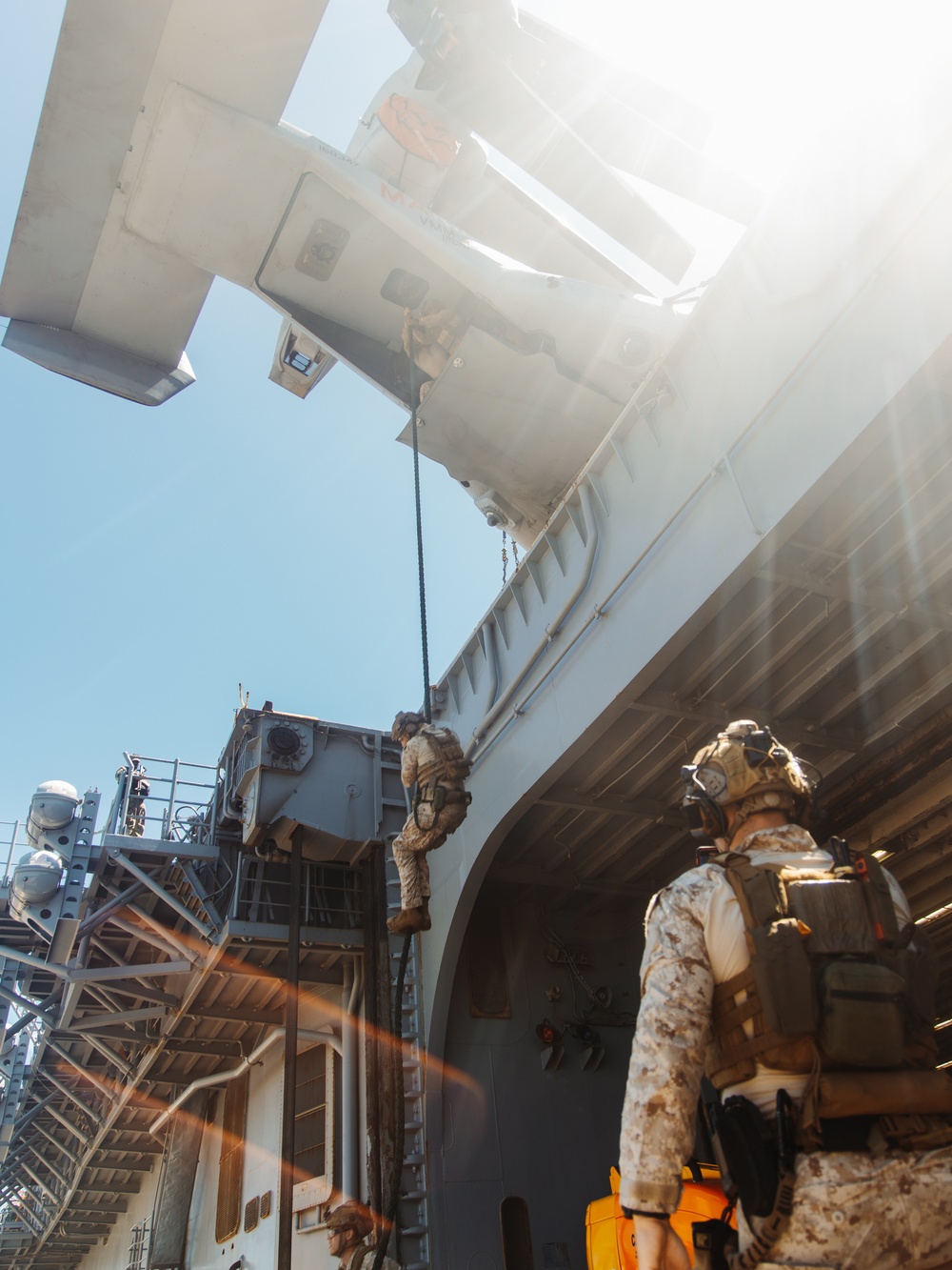 22nd MEU(SOC) | MSPF and BLT 3/6 Conduct Fast Rope Training on USS Iwo Jima