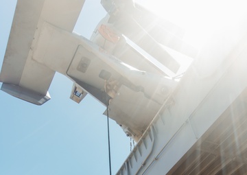22nd MEU(SOC) | MSPF and BLT 3/6 Conduct Fast Rope Training on USS Iwo Jima