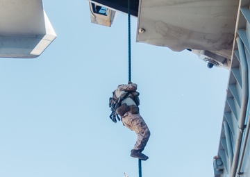 22nd MEU(SOC) | MSPF and BLT 3/6 Conduct Fast Rope Training on USS Iwo Jima
