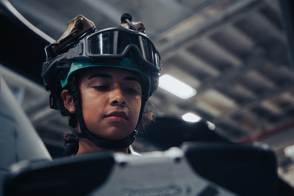 22nd MEU(SOC) | Hangar Aircraft Maintenance on USS Iwo Jima