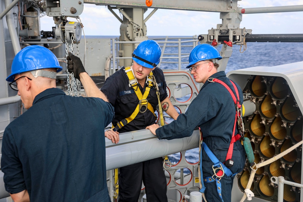 USS Iwo Jima RAM Launcher Loading